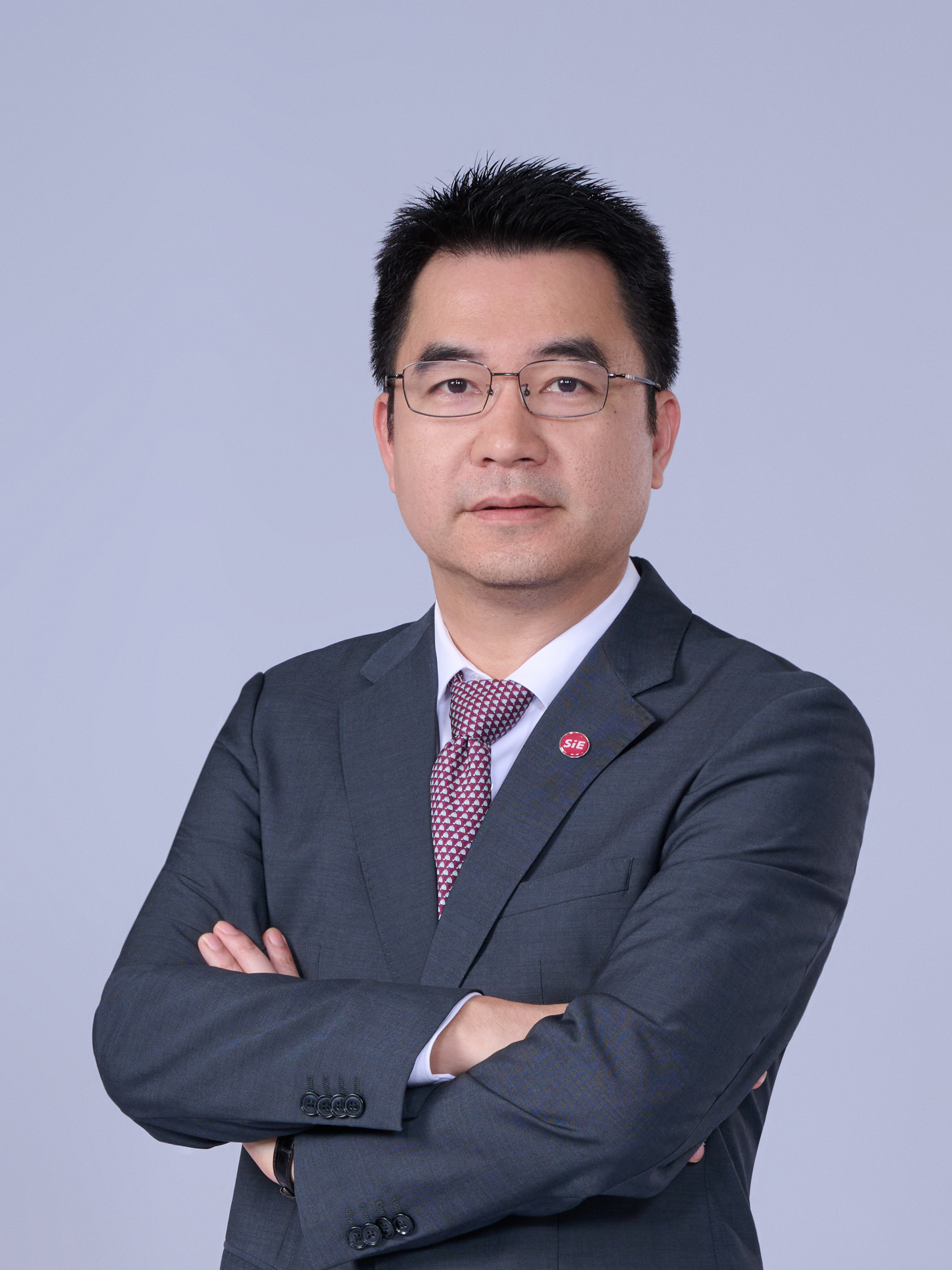 张总个人照（半身）.jpg